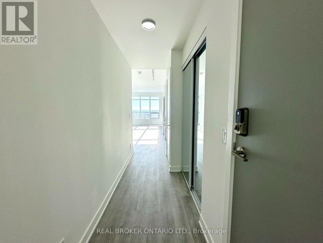 Photo - 30 Upper Mall Wy Unité 1902A