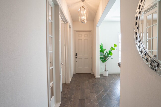Entrance hallway - 4428 Meadow Hawk Dr