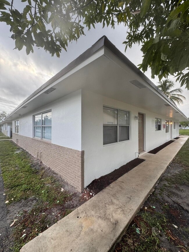 Building Photo - 1795 NW 55th Ave Unit 1