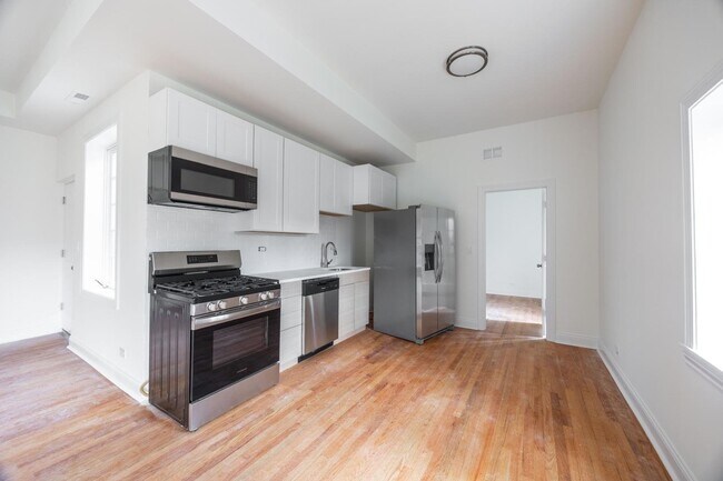 Photo - 3109 N Harding Ave Unit 2