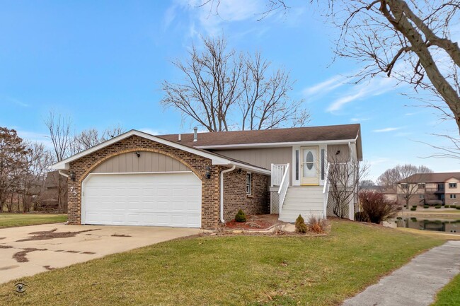 Photo - 75 Castle Coombe Ct House