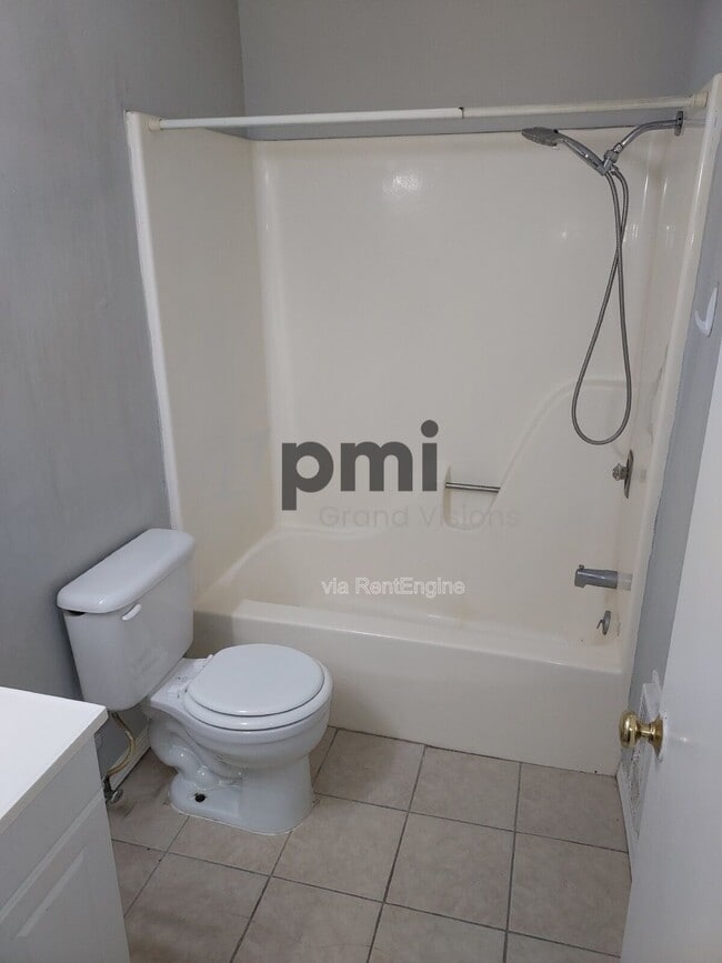 Photo - 465 E Main St Unidad 10