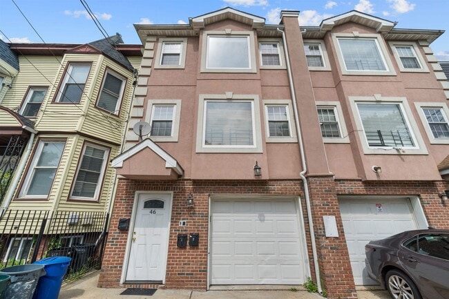 Building Photo - 46 ARMSTRONG Ave Unit 2