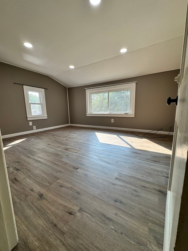 Photo - 5 Soccio St Unit Upstairs