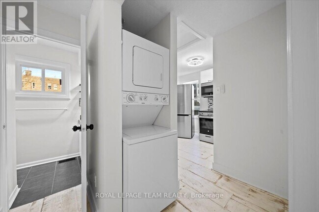 Photo - 135 Upper Lorne Pl