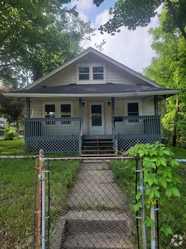 Building Photo - 921 Baird St Rental