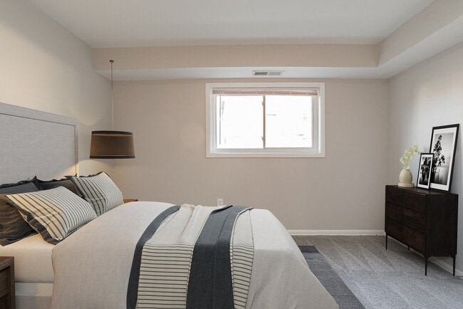 Photo - Raleigh Court Apartments