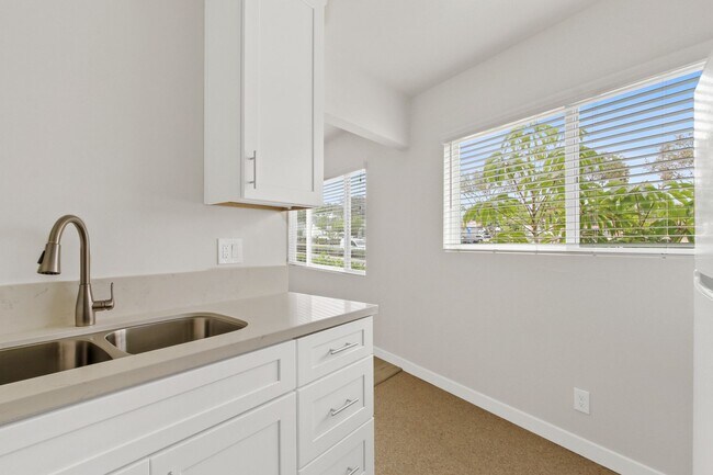 Photo - 10900 Santa Monica Blvd, prime Westwood!