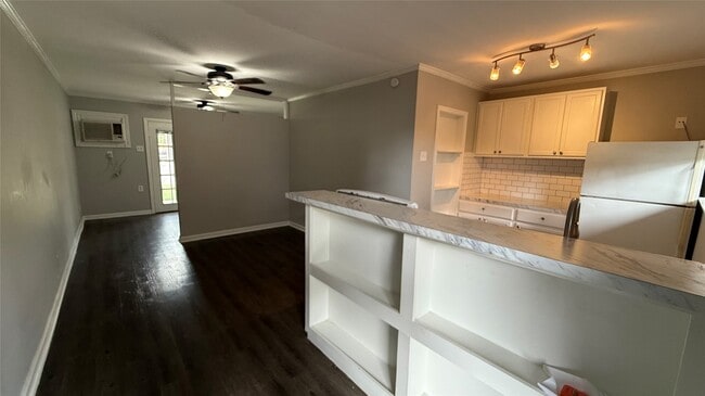 Building Photo - 1660 Richmond Ave. Unit 16