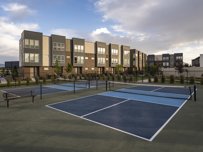 Pickleball Courts - Parc View Apartments & Townhomes
