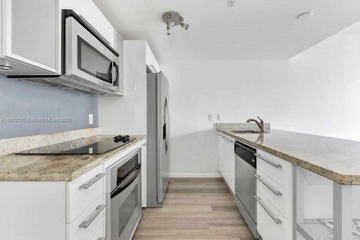 Photo - 185 SW 7th St