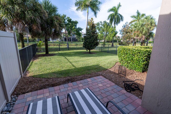 8217 Cadre Noir Rd