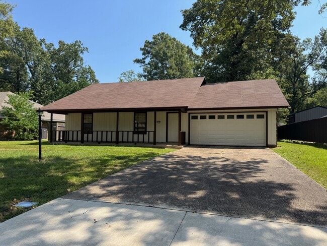 Building Photo - 210 Deerwood Ln Rental