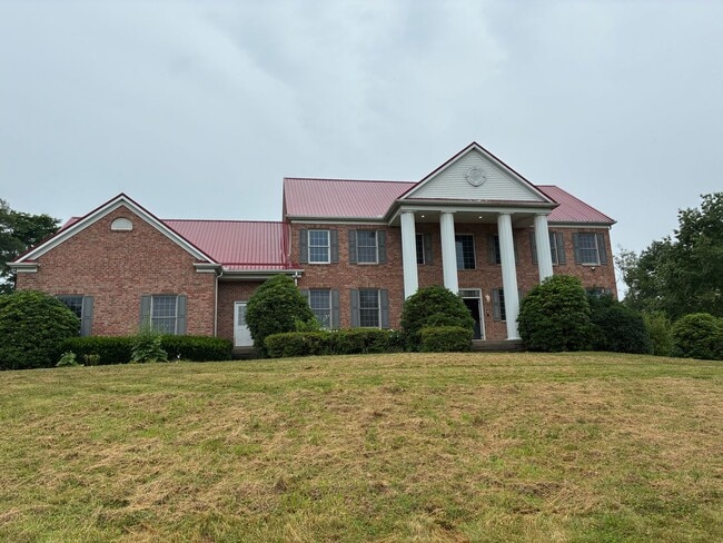Photo - Magnificent 5-Bedroom Private Estate in Bu...