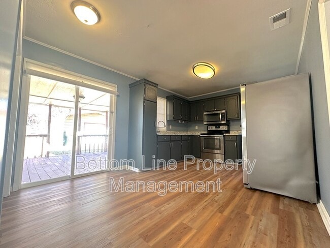 Photo - 2806 Mary Ave