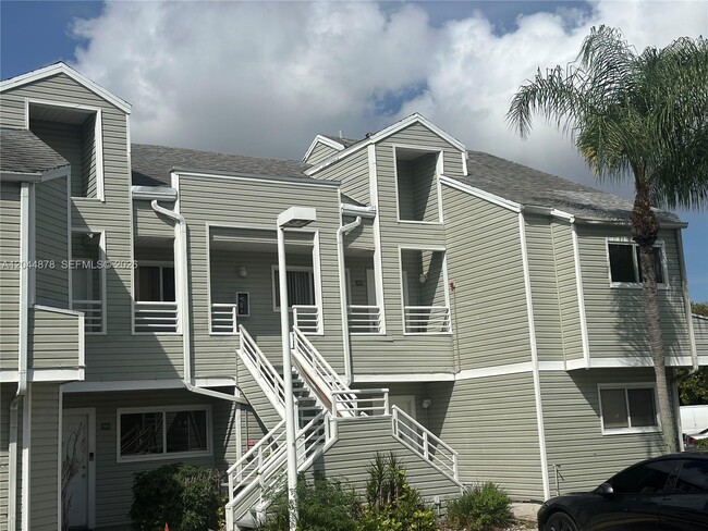 Building Photo - 3417 NW 44th St Unit 206