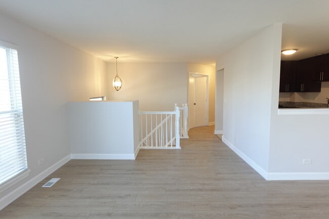 Photo - 881 Essex Cir