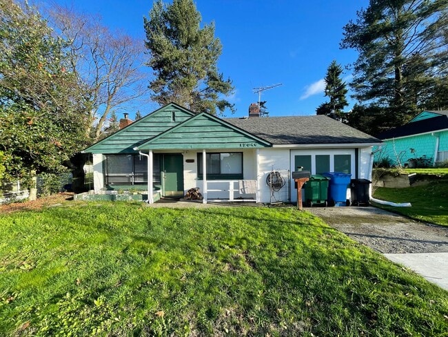 Building Photo - Charming 2BR Home with Garage & Expansive Yard in Ridgecrest area of Shoreline