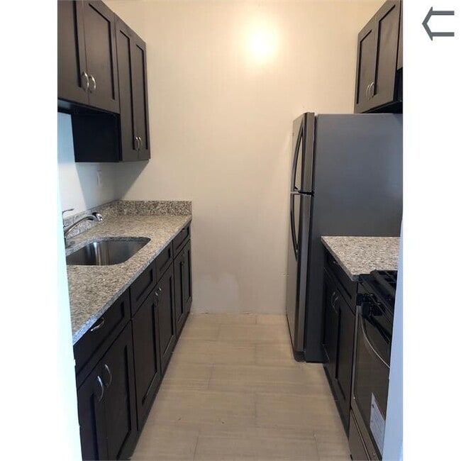 Building Photo - 667 E 165th St Unit 1