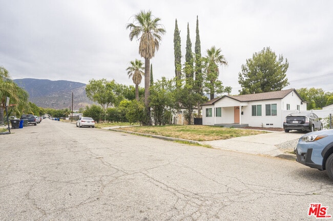 Photo - 4555 N Acacia Ave