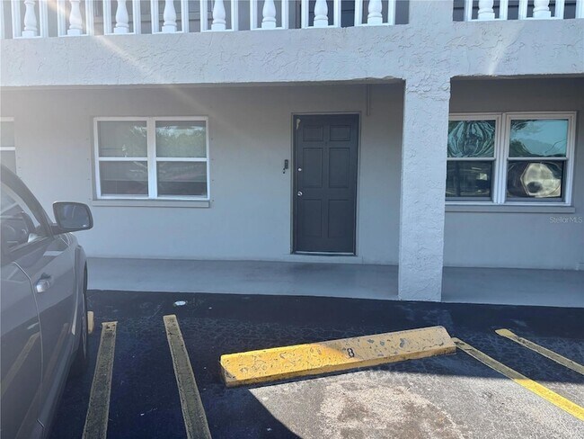 Building Photo - 6080 22nd Ave N Unit 3