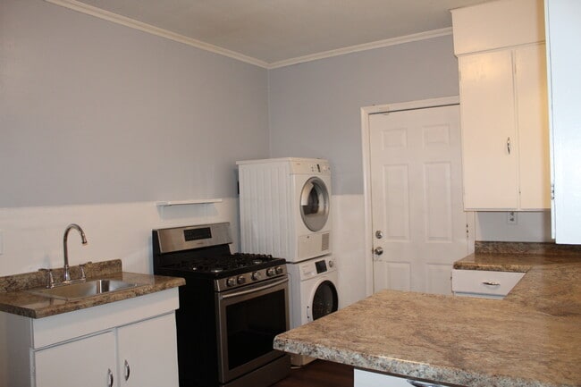 Building Photo - 396 Van Buren Ave Rental