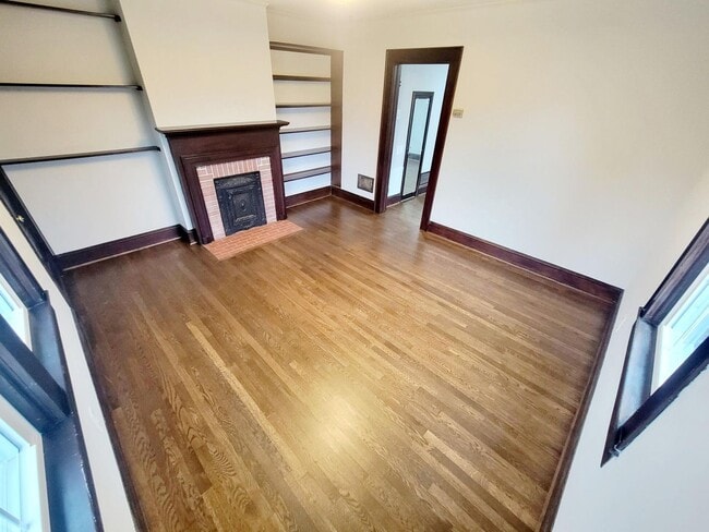Photo - 122 Markham St