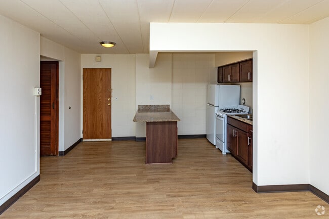 1BR, 1BA - 750 - 900SF - 2715 dupont ave S.