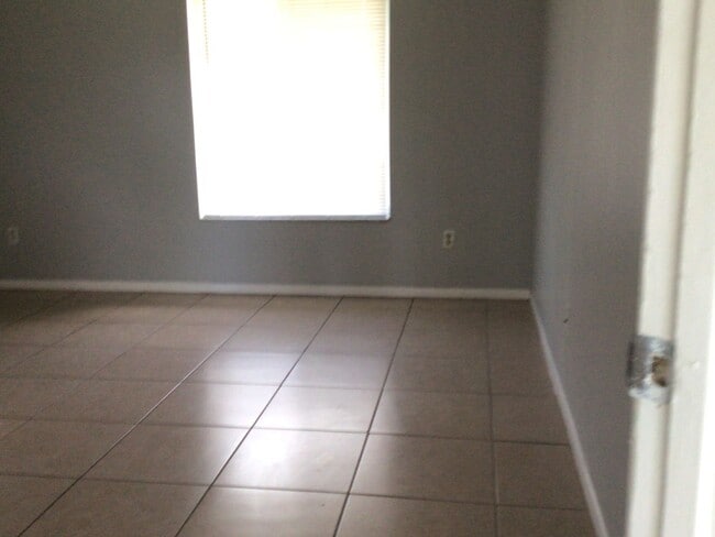 Building Photo - 1-Story Home.. 4 bedroom 2 bath home