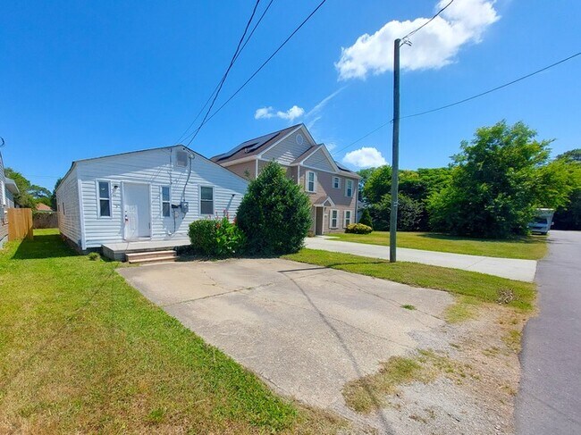 Building Photo - 810 Griffin St