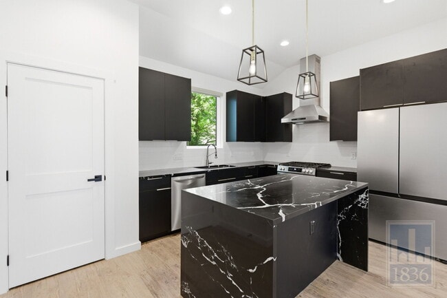 Photo - 505 Thelma Dr