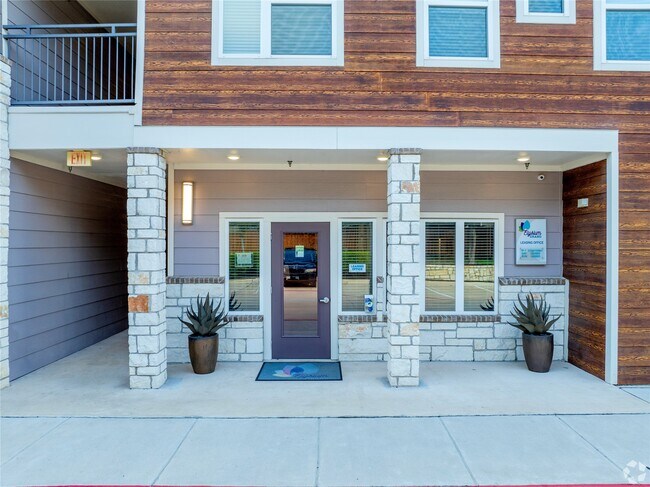 Photo - 3300 Oak Creek Dr