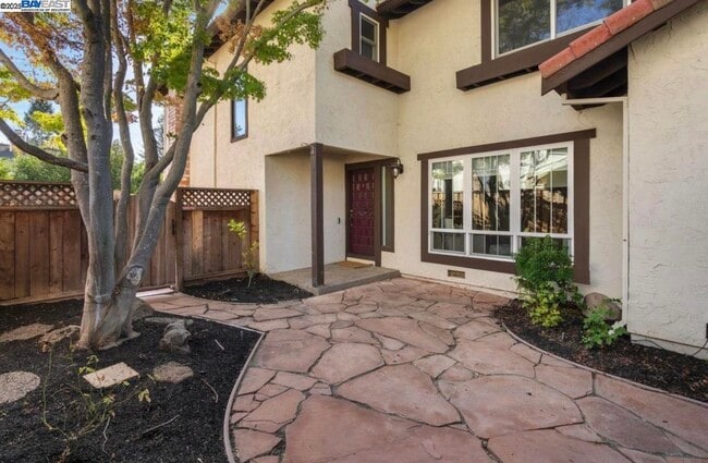 Photo - 725 Old Creek Rd