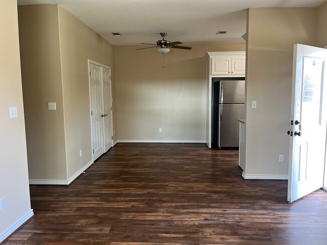 Photo - 1841 Caroline Ln