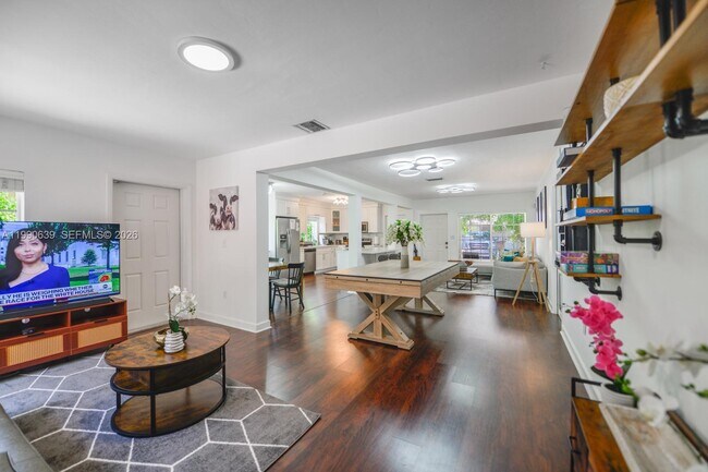 Photo - 1714 Costado St