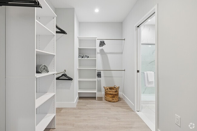 2BR, 2BA - Primary Bedroom