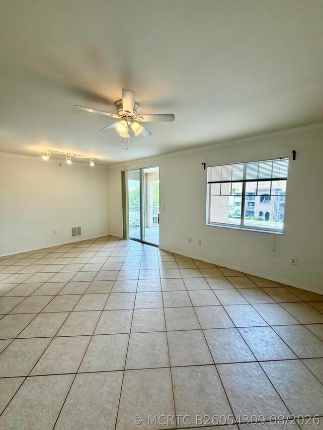 6529 Emerald Dunes Dr Unidad 302