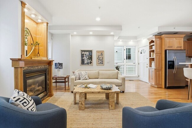 14 Market St Unit 2