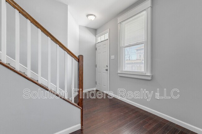 Photo - 332 Front St