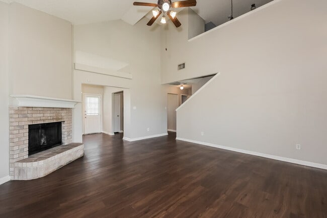 Photo - 2400 Stagecoach St