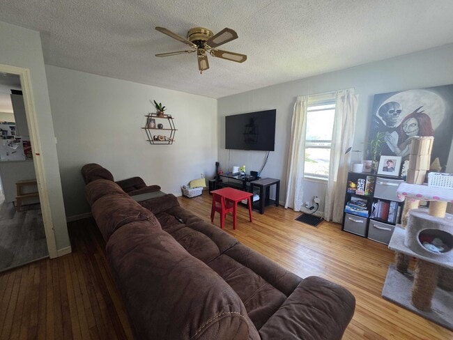 Photo - 401 MacDonnell St