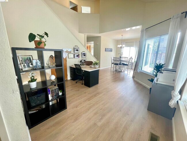 Photo - 645 Winding Creek Terrace