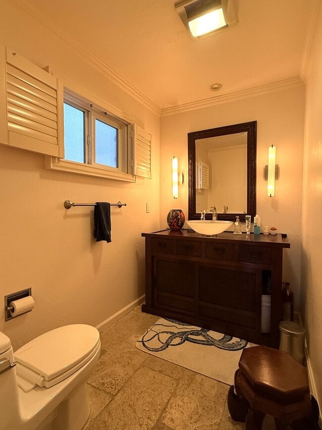 Photo - 4 bed, 2.5 bath top floor corner unit cond... Unit 26