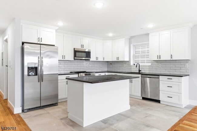 Building Photo - 129 Mt Pleasant Ave Unit 2