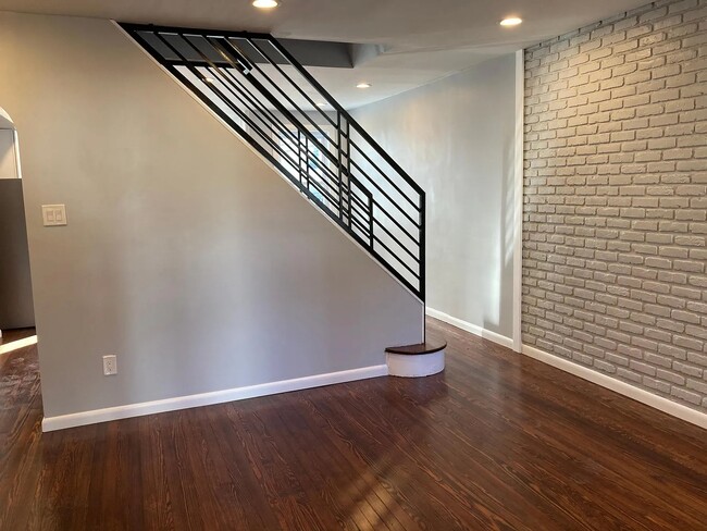 Photo - 28 Locust St