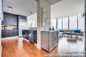 Building Photo - 610 E Market St Unit 2711