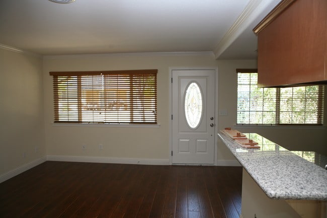 front door entry - 2732 Wilson Ave