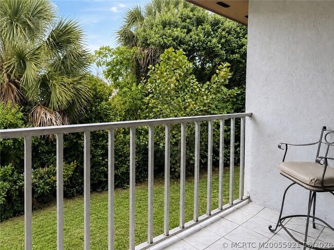 615 NW Oleander St Unit 202