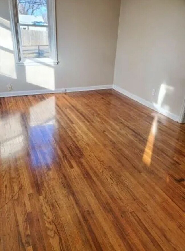 Charming 1Bedroom Duplex with Fenced Yard... House House Rental in