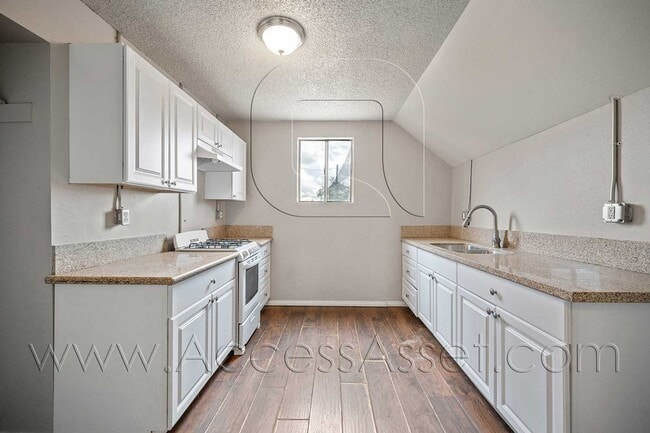 Photo - Charming 2 Bed/1 Bath upstairs unit In Hemet!